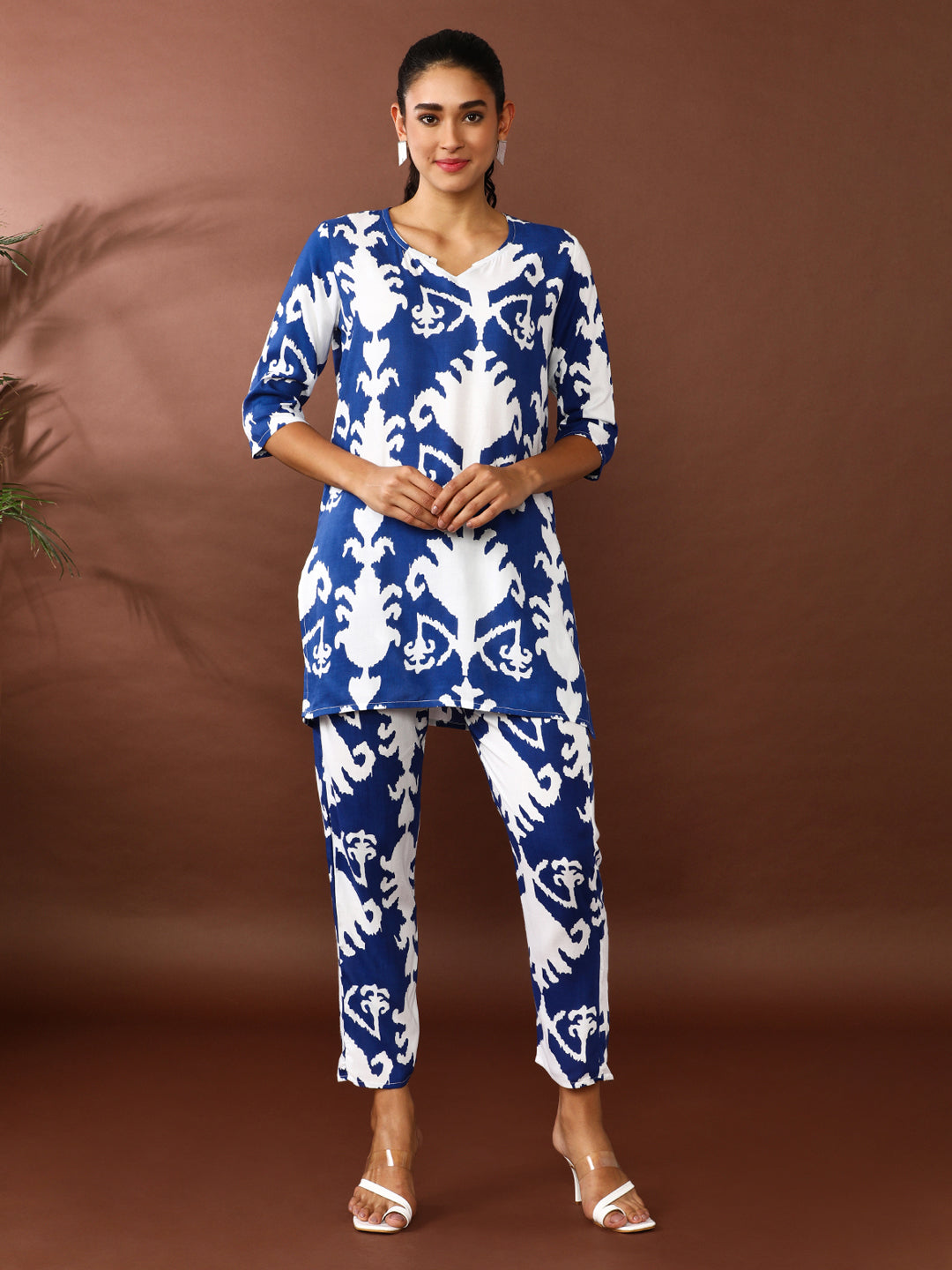 Floral Printed Straight Kurta & Trousers Sets