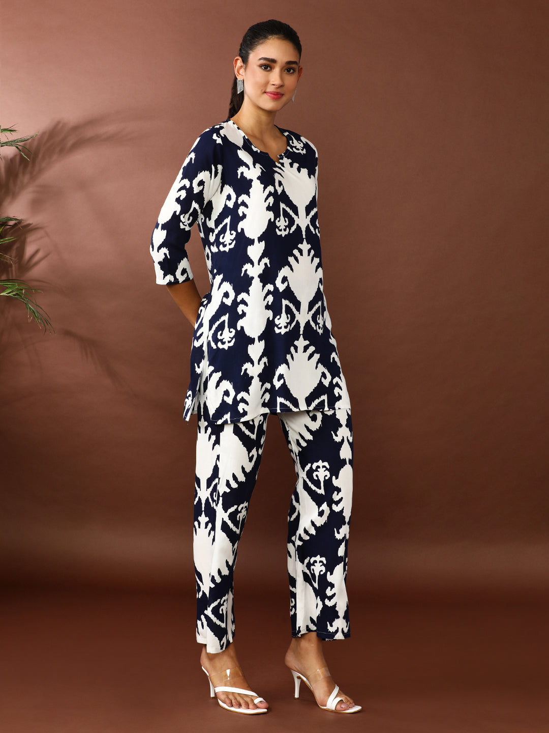 Floral Printed Straight Kurta & Trousers Sets