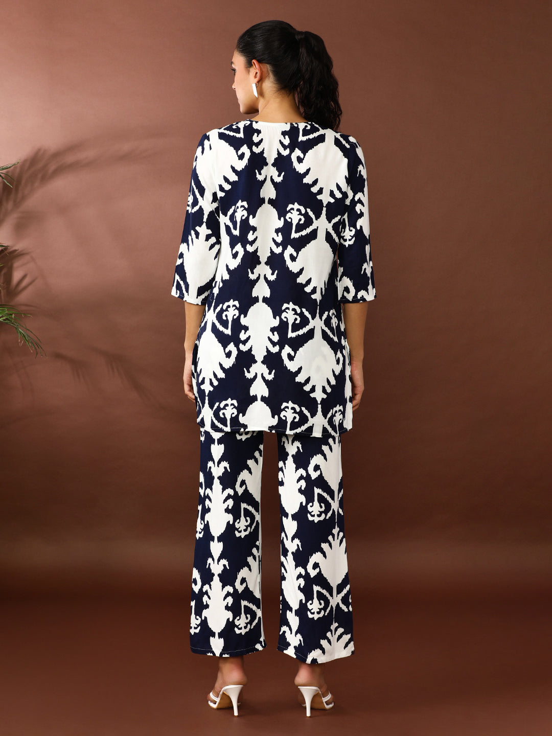 Floral Printed Straight Kurta & Trousers Sets