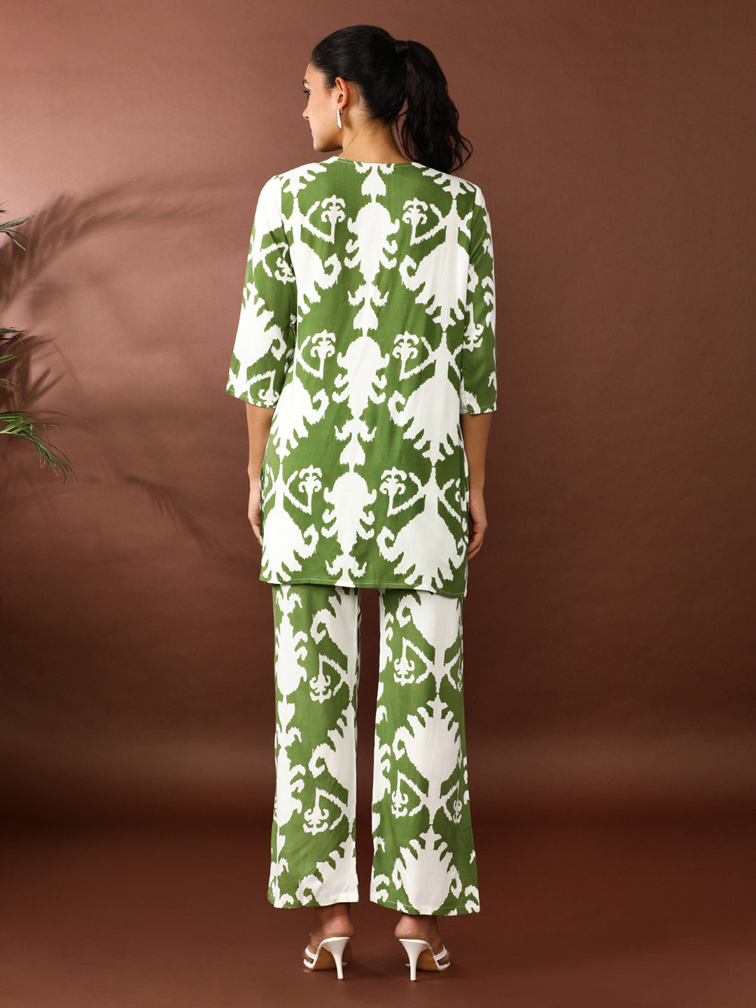 Floral Printed Straight Kurta & Trousers Sets
