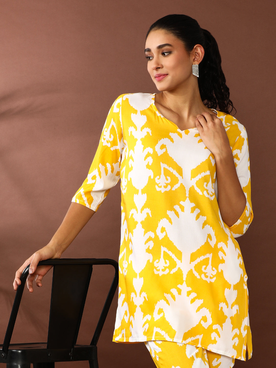 Floral Printed Straight Kurta & Trousers Sets