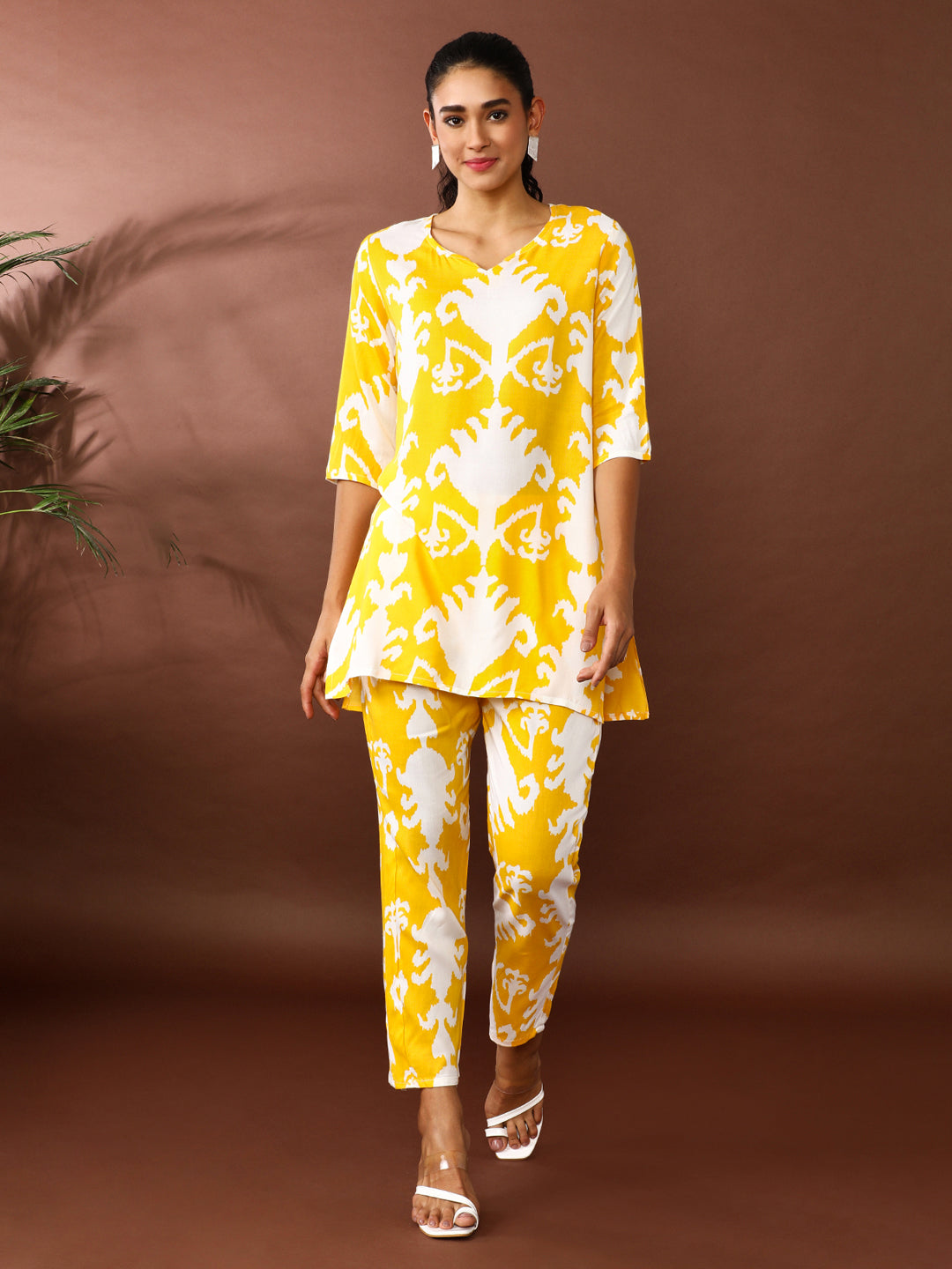 Floral Printed Straight Kurta & Trousers Sets