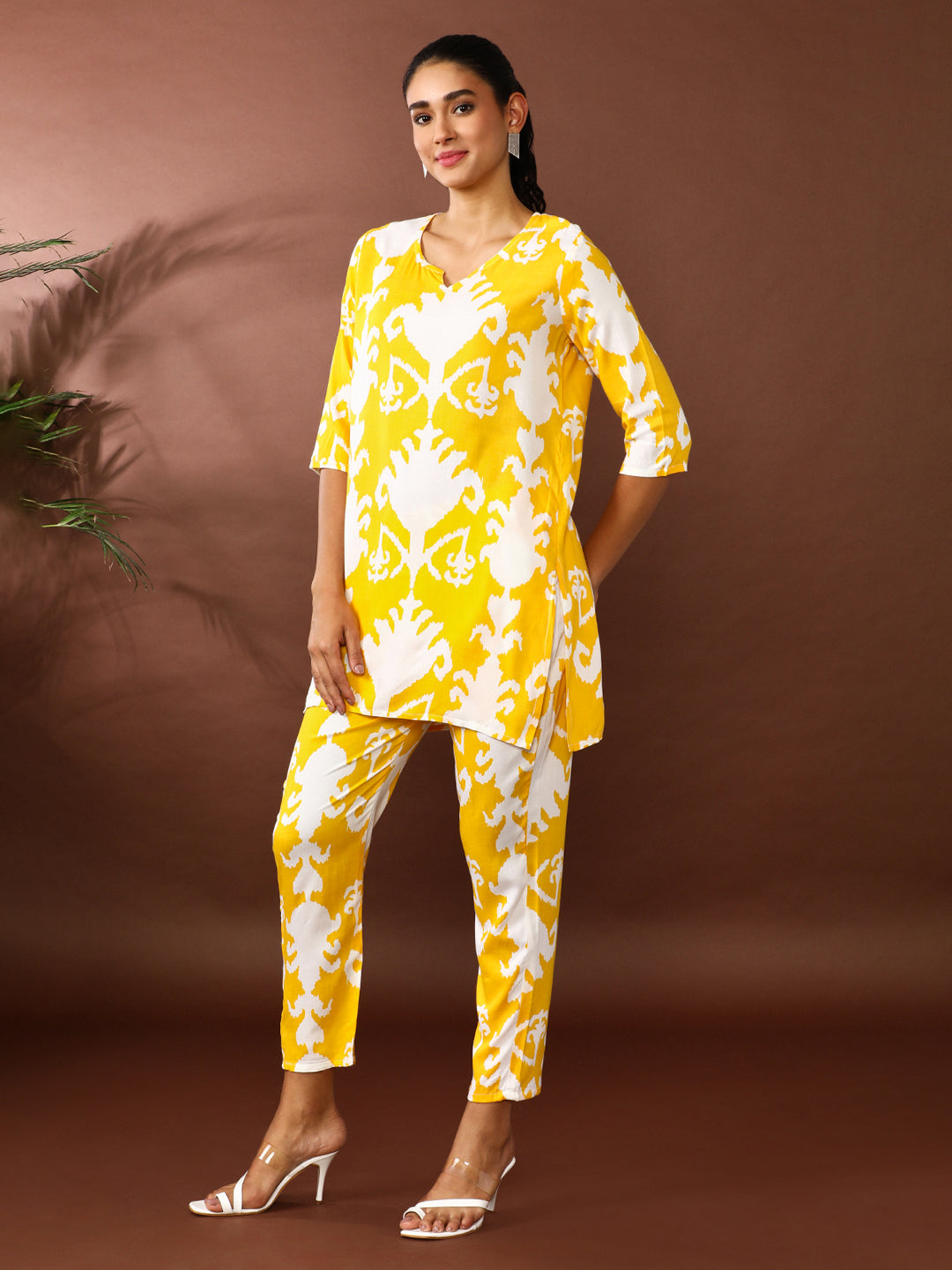 Floral Printed Straight Kurta & Trousers Sets