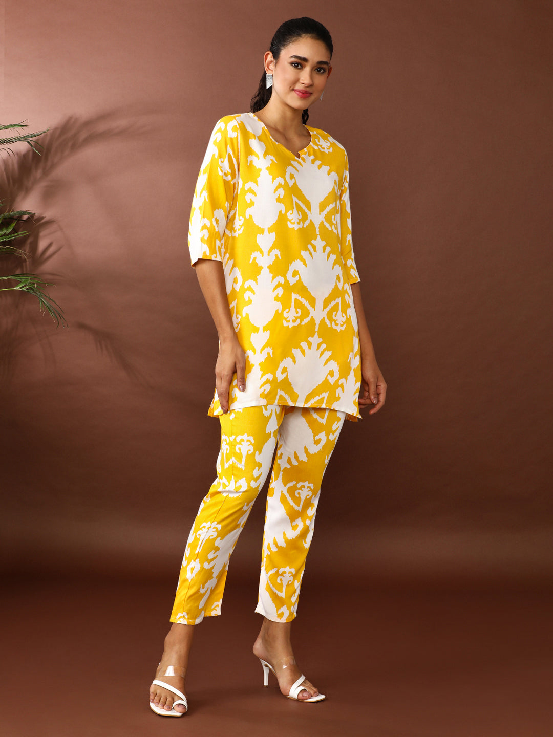 Floral Printed Straight Kurta & Trousers Sets