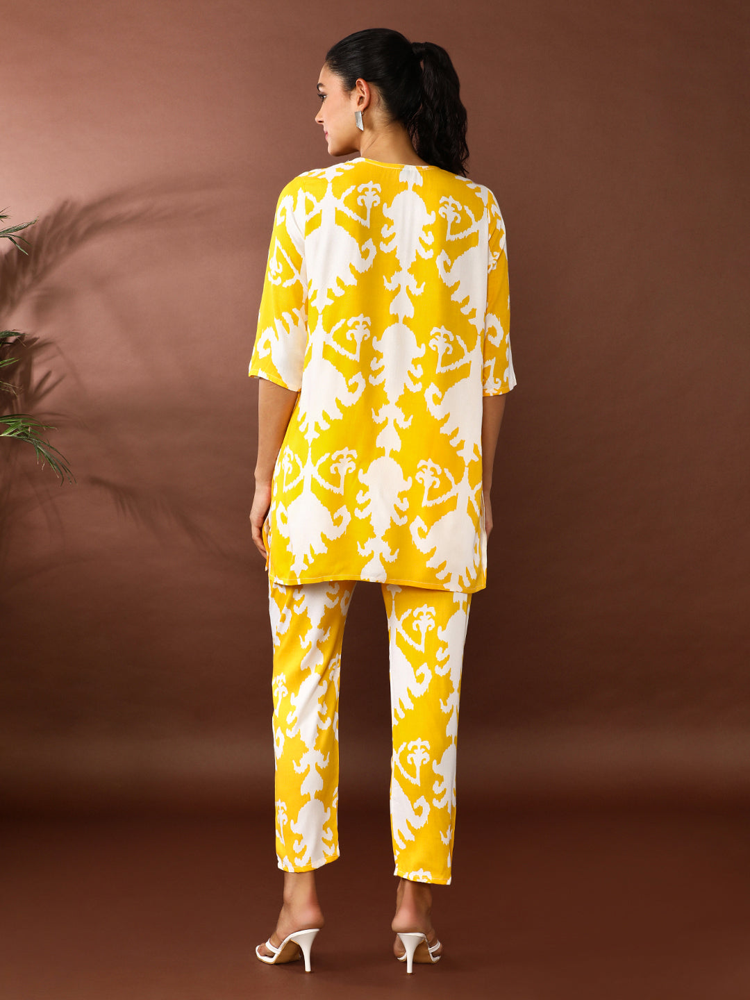 Floral Printed Straight Kurta & Trousers Sets