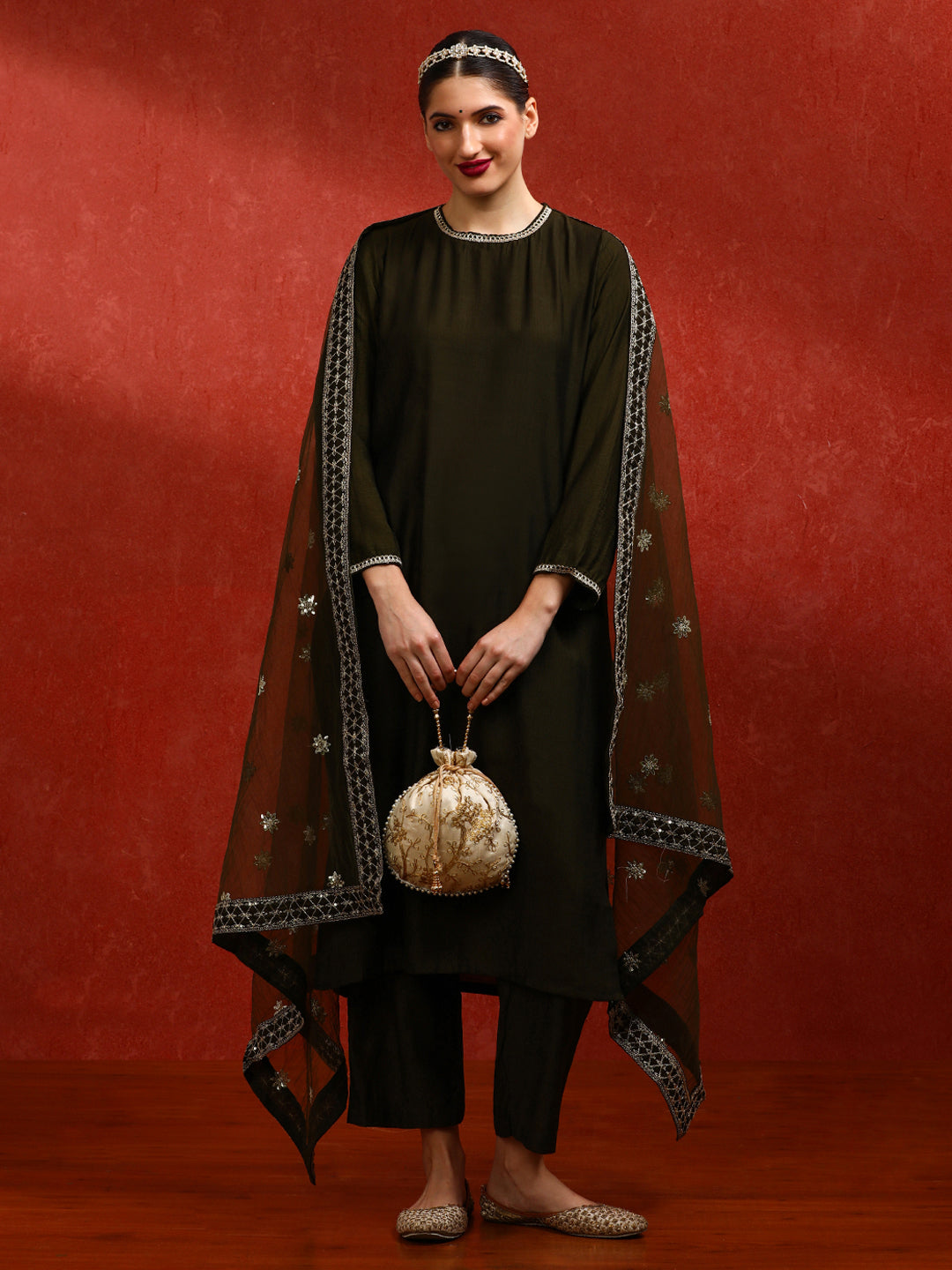 Embroidered Silk Blend Ethnic Motifs Kurta Sets With Net Dupatta