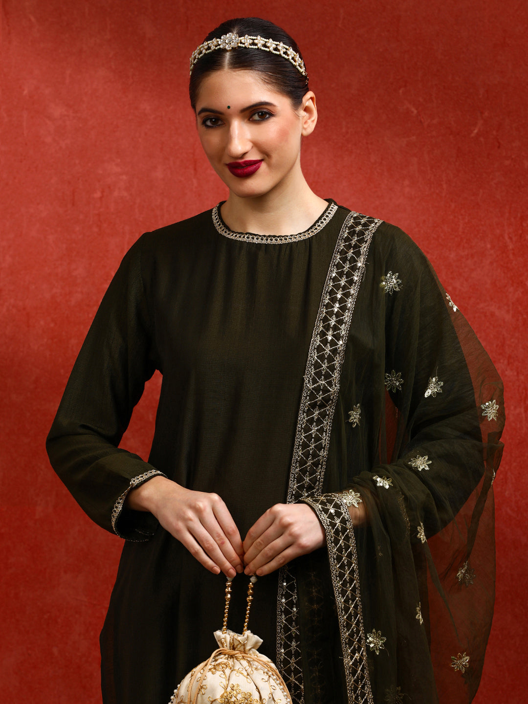 Embroidered Silk Blend Ethnic Motifs Kurta Sets With Net Dupatta