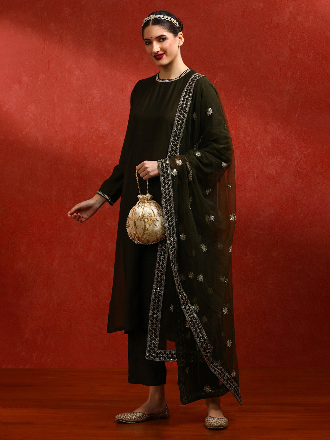 Embroidered Silk Blend Ethnic Motifs Kurta Sets With Net Dupatta
