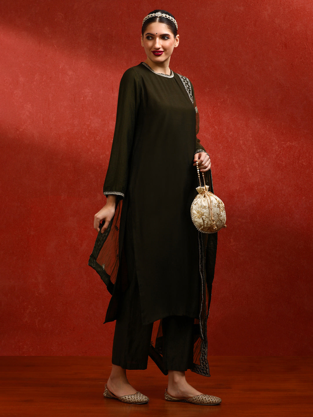 Embroidered Silk Blend Ethnic Motifs Kurta Sets With Net Dupatta