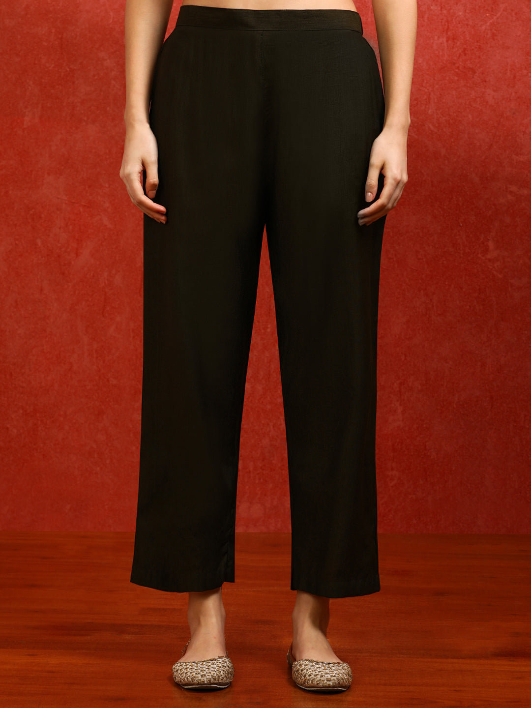 Embroidered Silk Blend Ethnic Motifs Kurta Sets With Net Dupatta