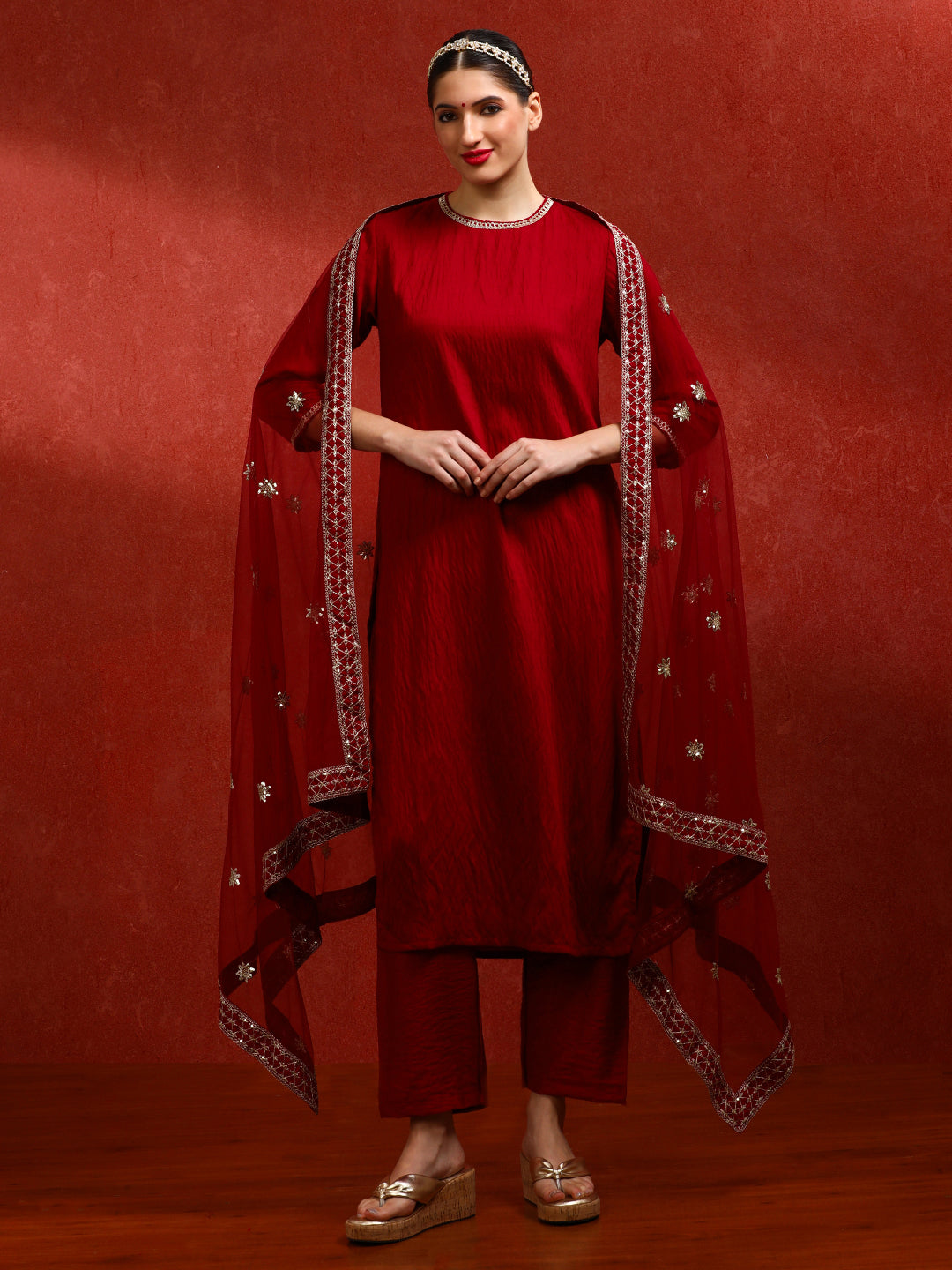 Embroidered Silk Blend Ethnic Motifs Kurta Sets With Net Dupatta