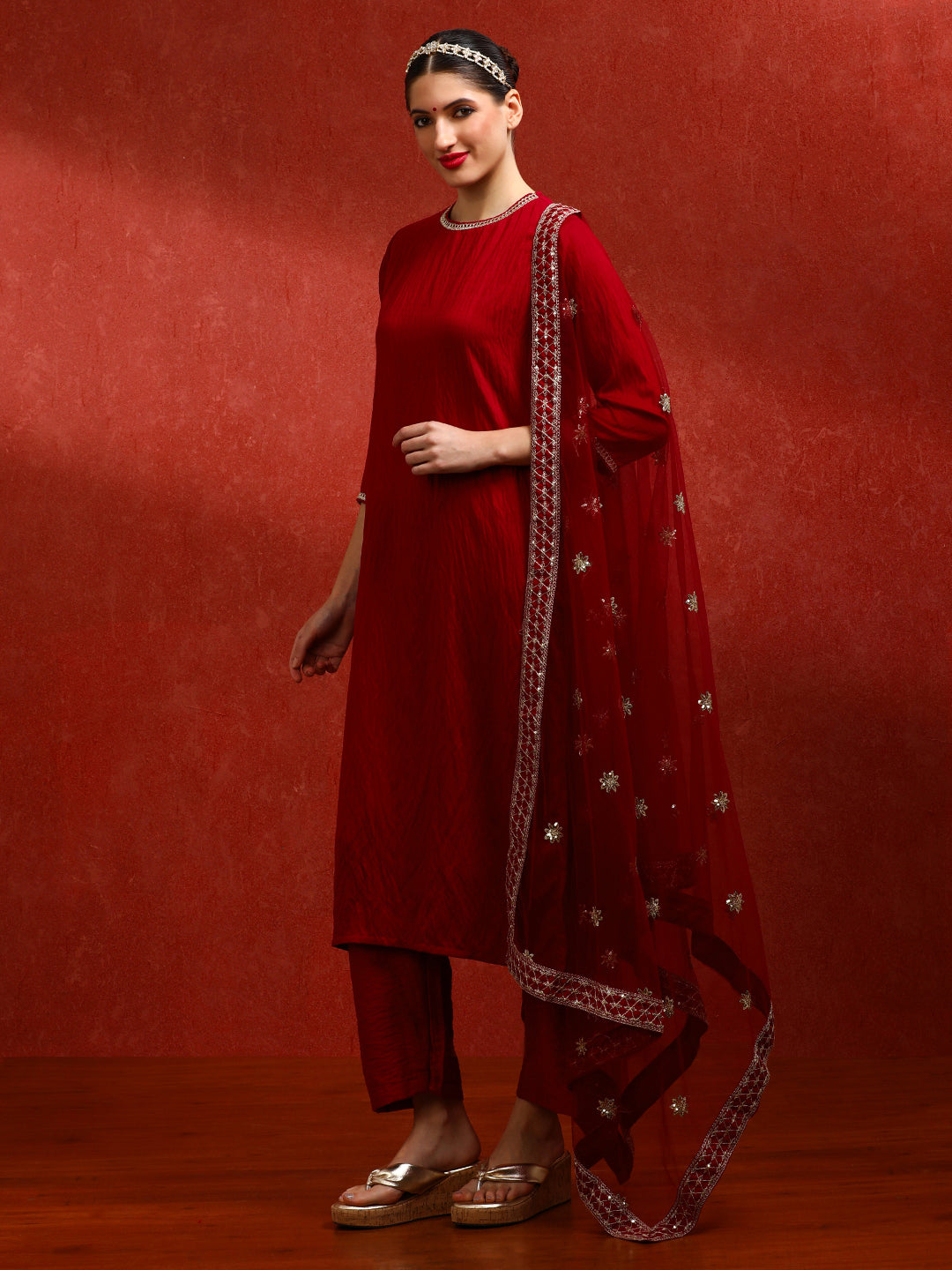 Embroidered Silk Blend Ethnic Motifs Kurta Sets With Net Dupatta