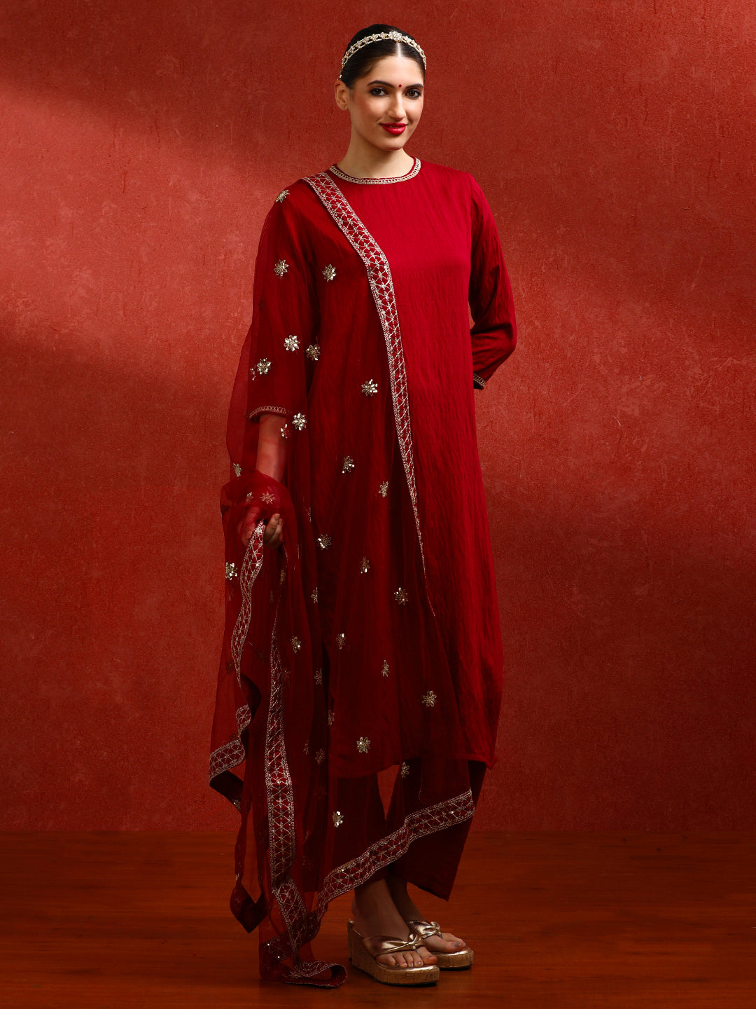 Embroidered Silk Blend Ethnic Motifs Kurta Sets With Net Dupatta