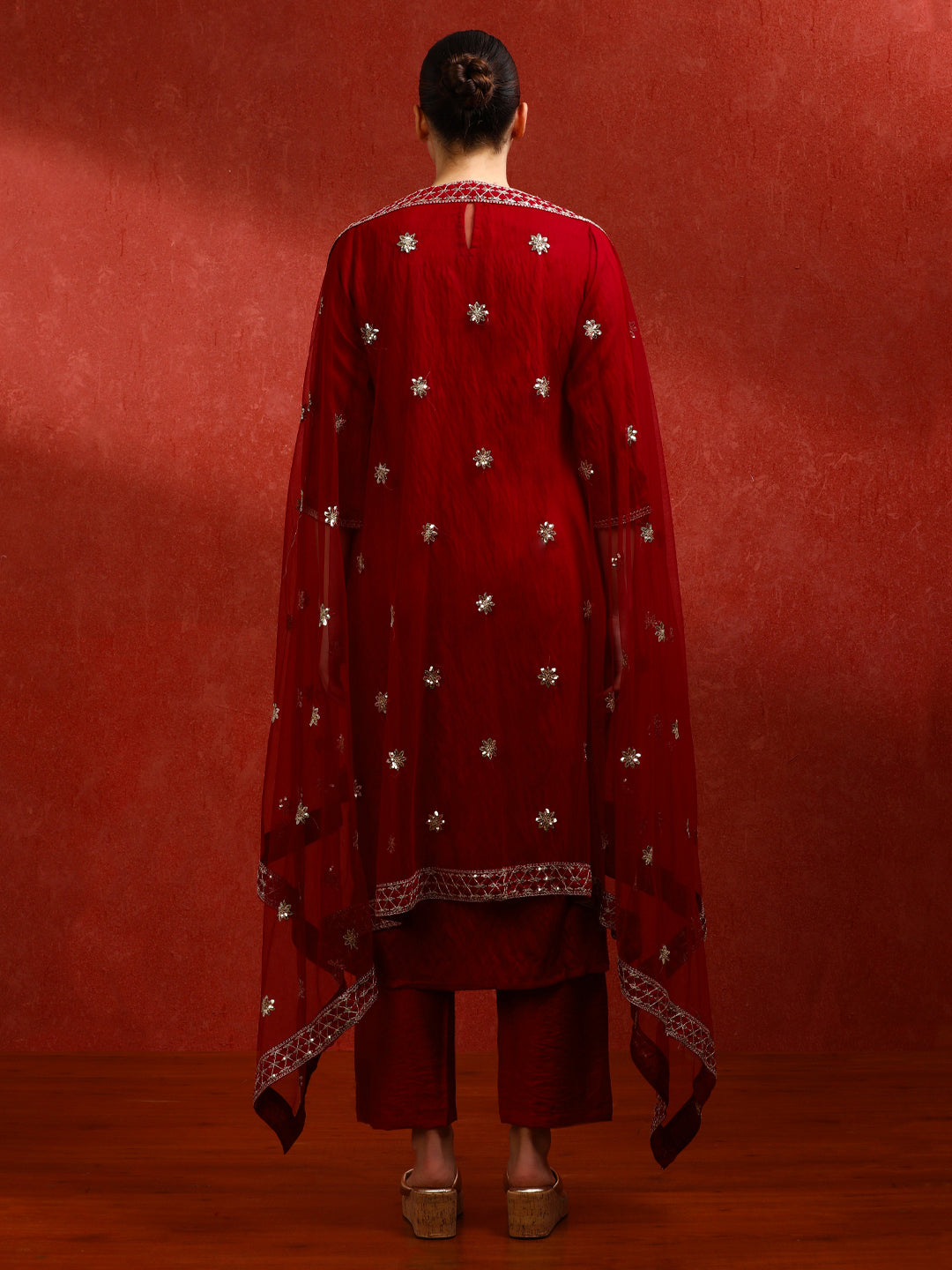 Embroidered Silk Blend Ethnic Motifs Kurta Sets With Net Dupatta