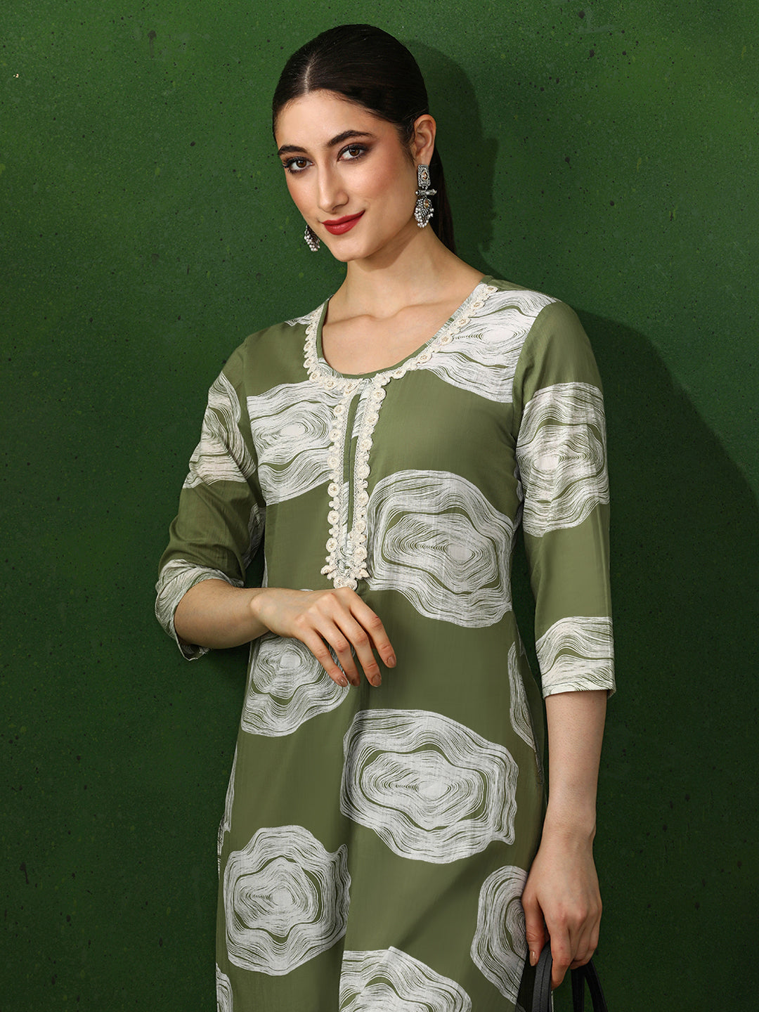 Floral Embroidered Straight Pure Cotton Kurta