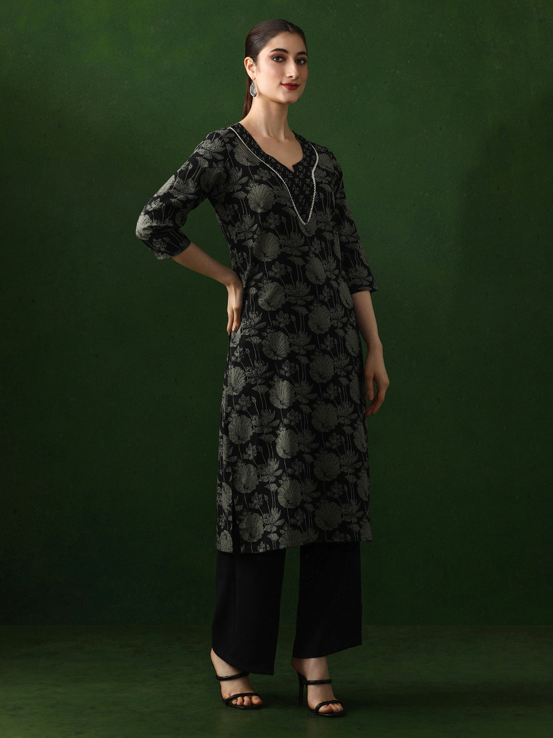 Floral Embroidered Straight Pure Cotton Kurta