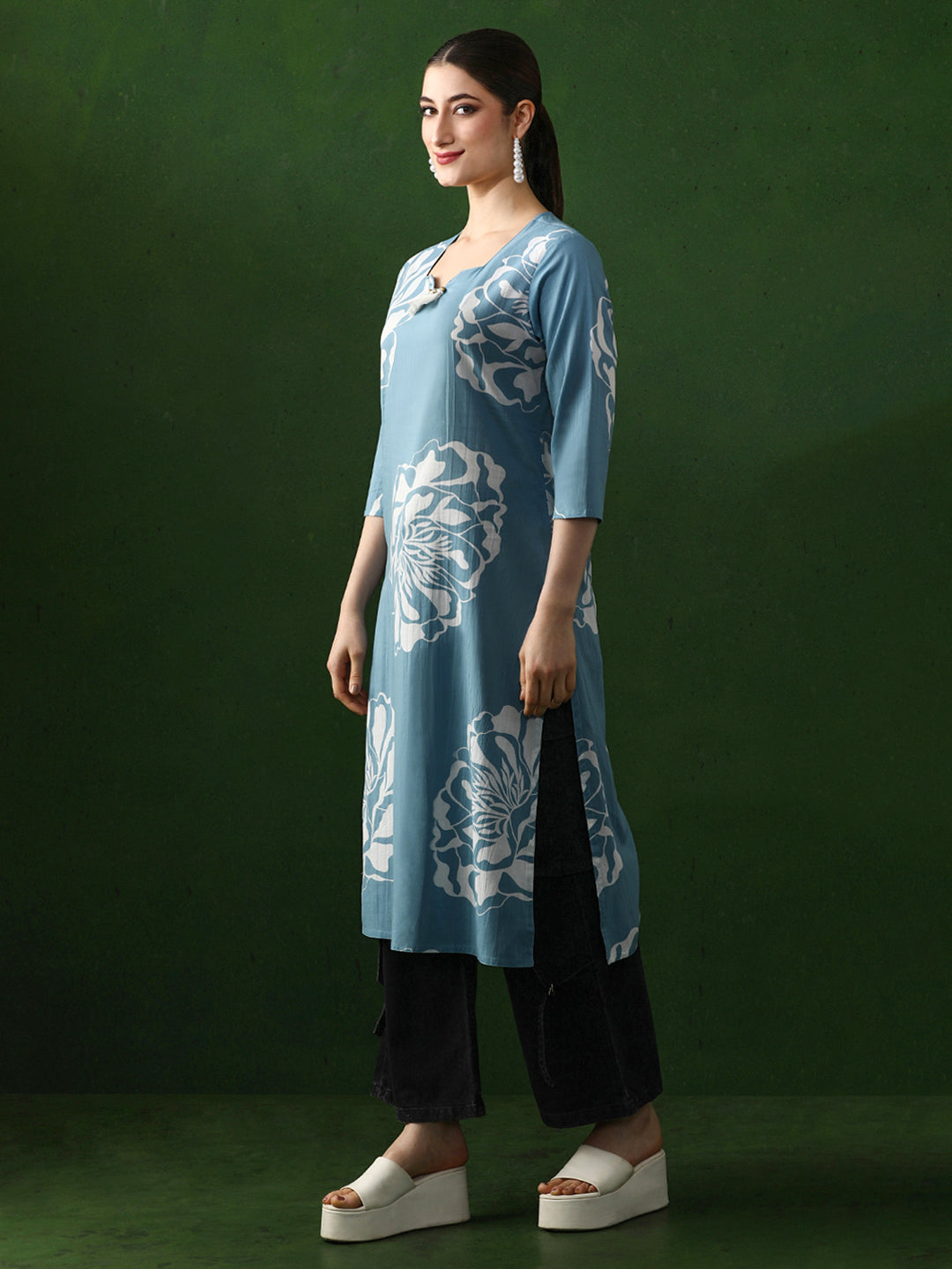 Floral Embroidered Straight Pure Cotton Kurta