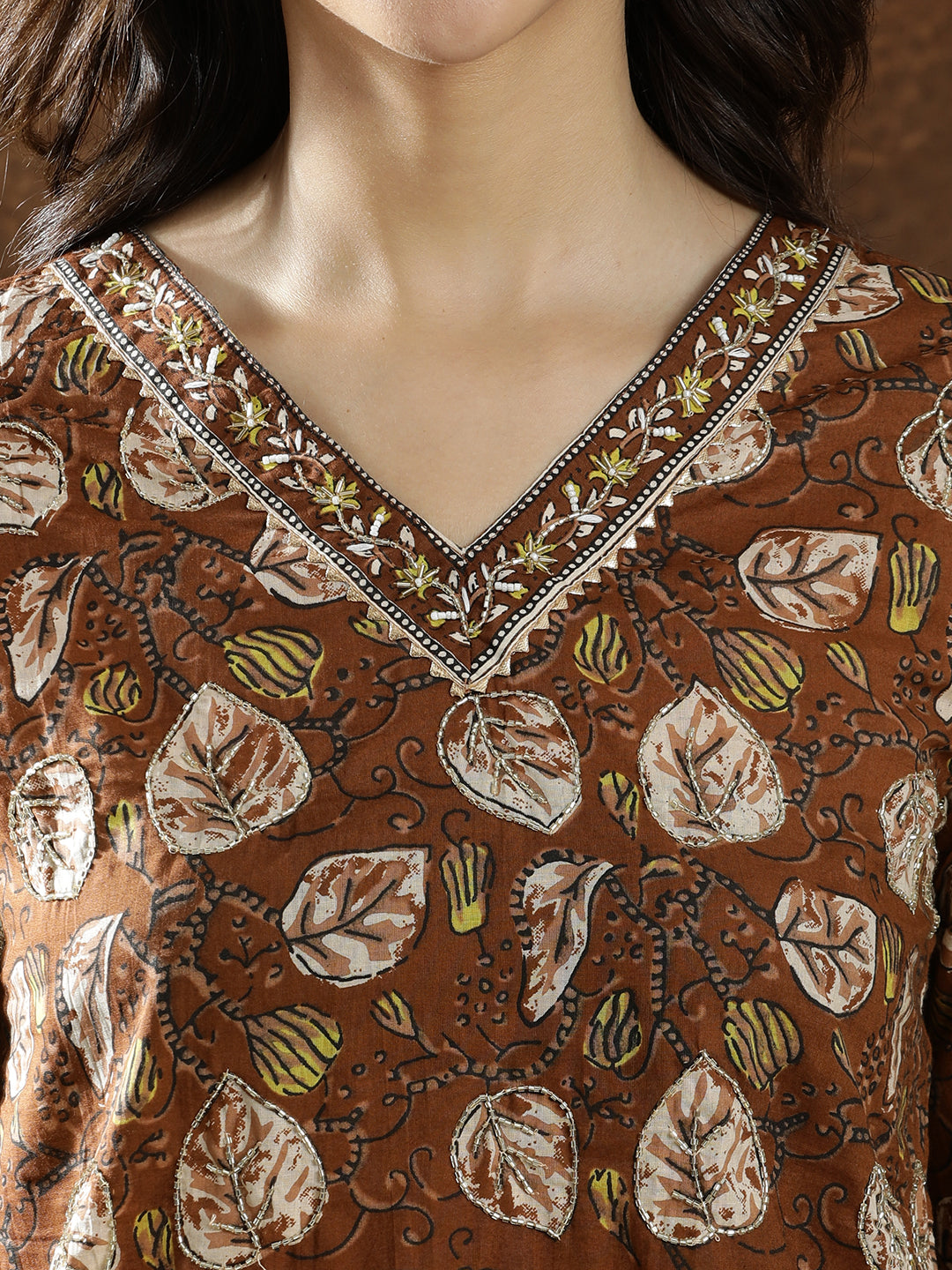 Floral Embroidered Straight Pure Cotton Kurta & Trousers Sets