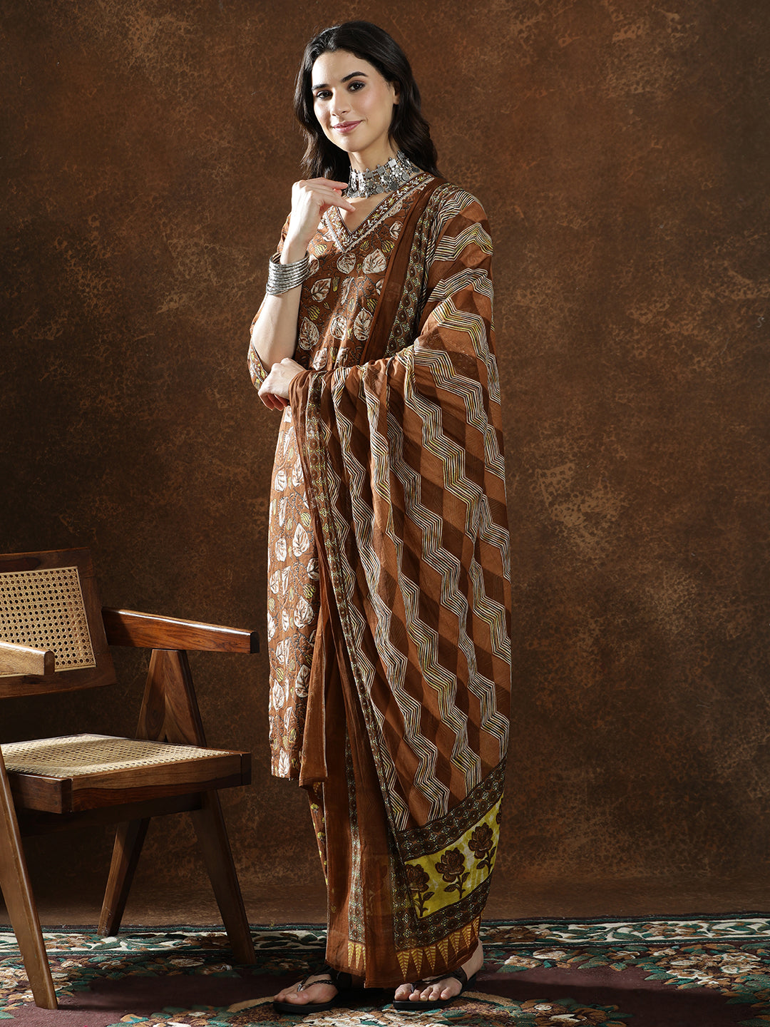 Floral Embroidered Straight Pure Cotton Kurta & Trousers Sets