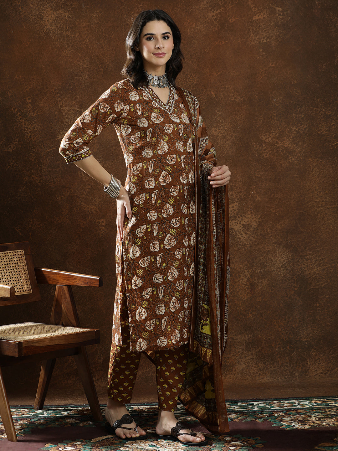 Floral Embroidered Straight Pure Cotton Kurta & Trousers Sets