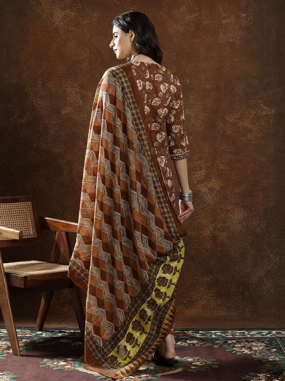 Floral Embroidered Straight Pure Cotton Kurta & Trousers Sets