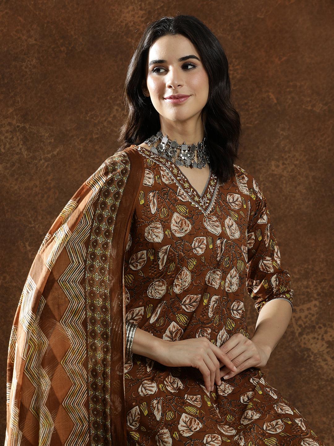 Floral Embroidered Straight Pure Cotton Kurta & Trousers Sets