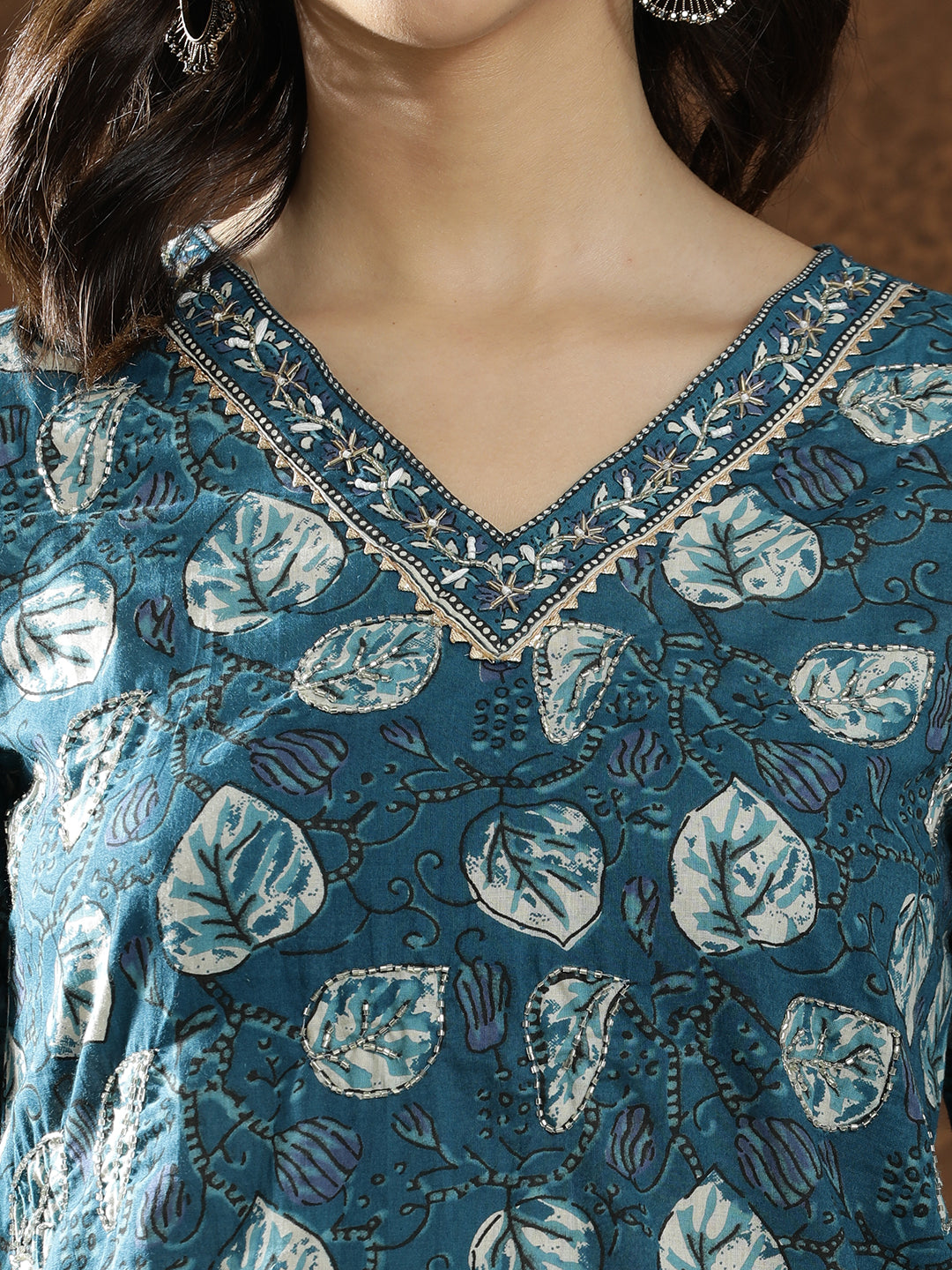 Floral Embroidered Straight Pure Cotton Kurta & Trousers Sets