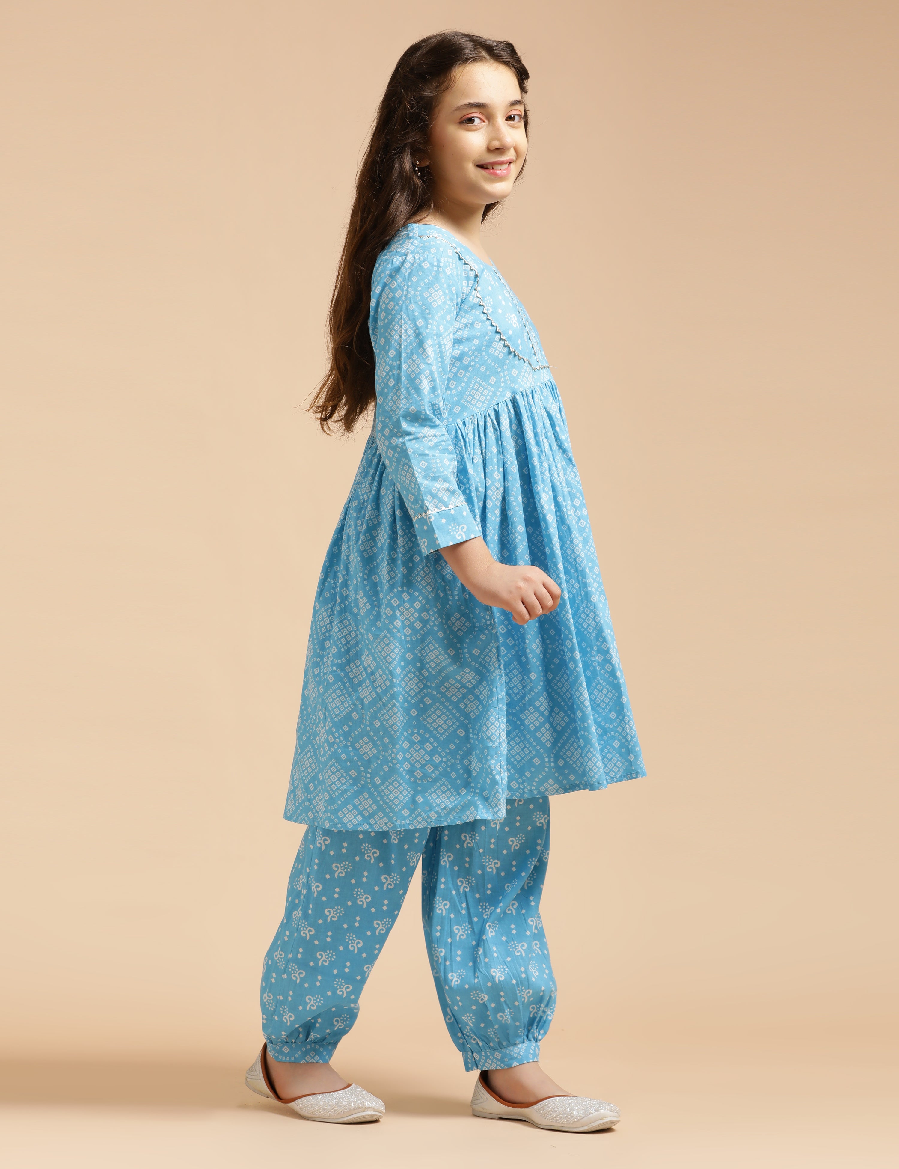 Girls Pure Cotton Floral Embroidered Anarkali Kurta With Salwar