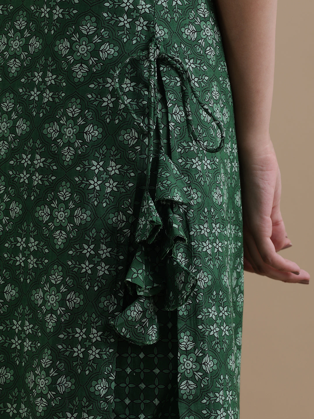 Green Floral Printed Gotta Patti Pure Cotton Kurta With Pant & Chiffon Dupatta