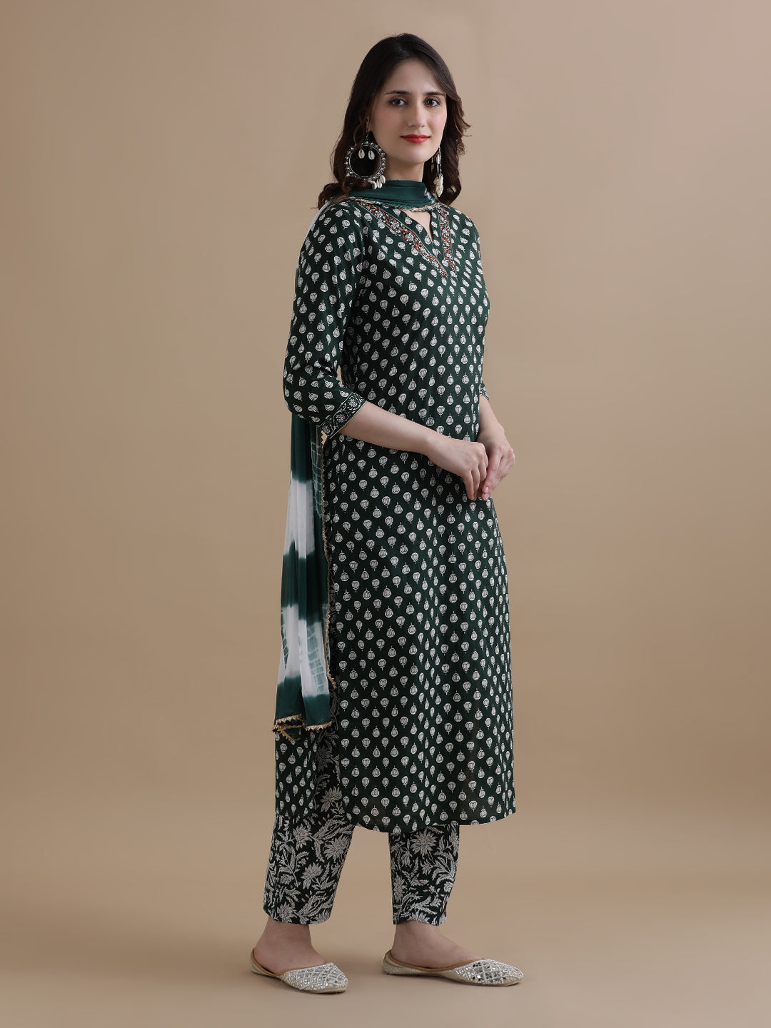 Green Floral Printed Thread Work Pure Cotton Kurta With Pant & Chiffon Dupatta