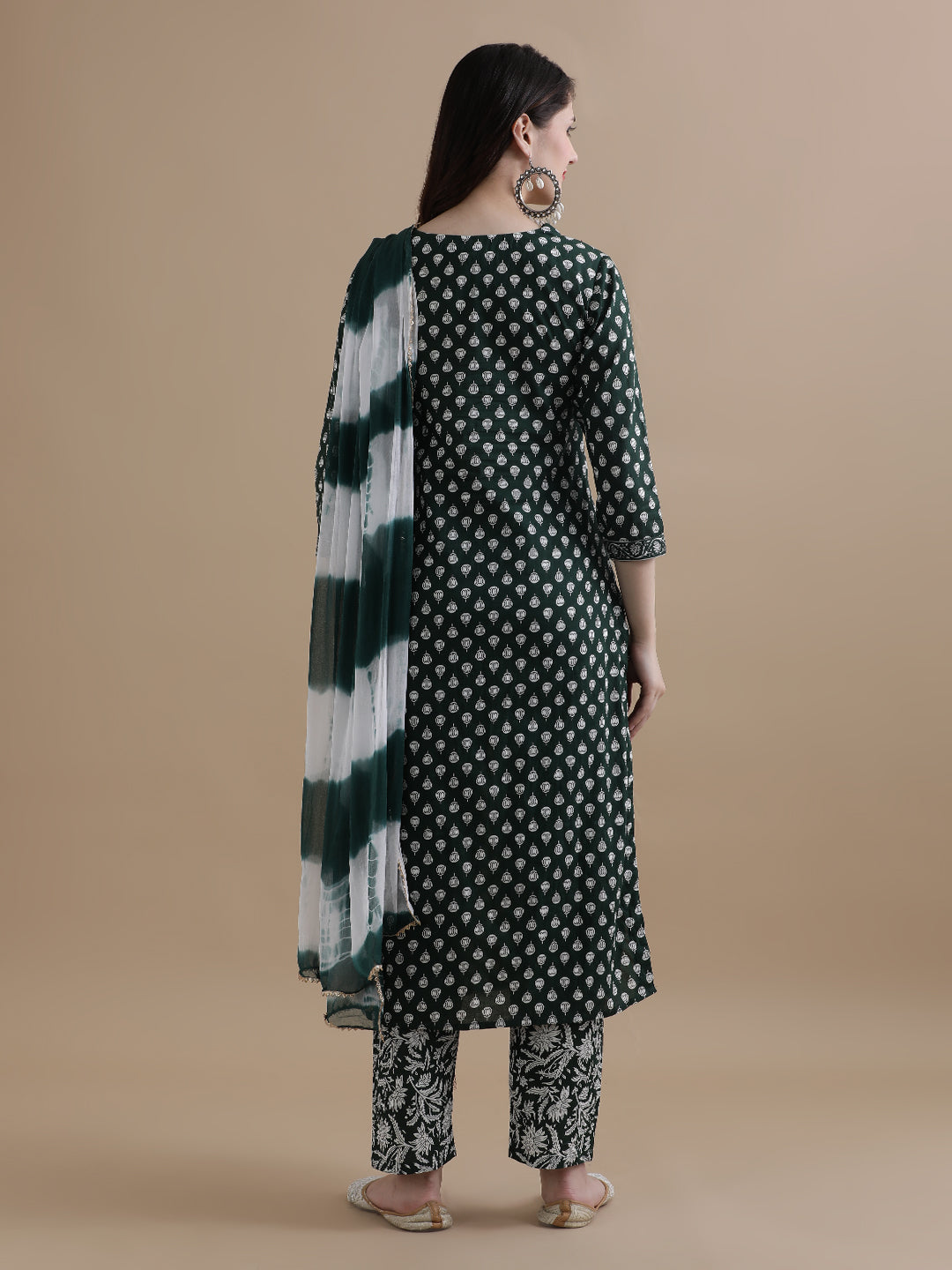 Green Floral Printed Thread Work Pure Cotton Kurta With Pant & Chiffon Dupatta