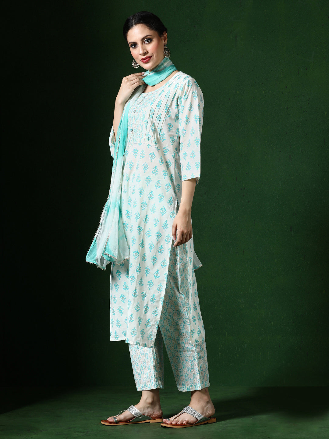 Floral Printed Straight Pure Cotton Kurta & Trousers Sets