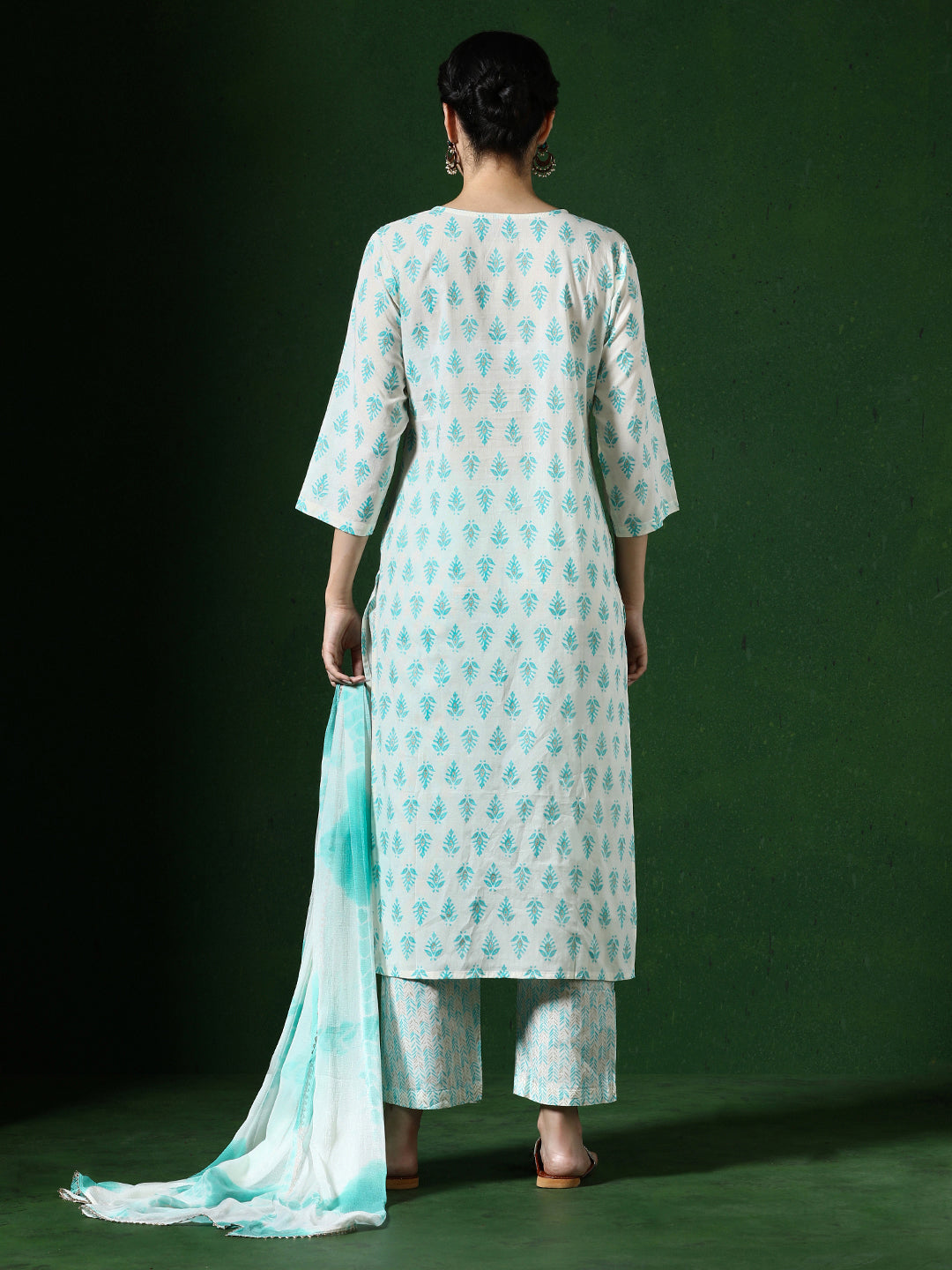 Floral Printed Straight Pure Cotton Kurta & Trousers Sets