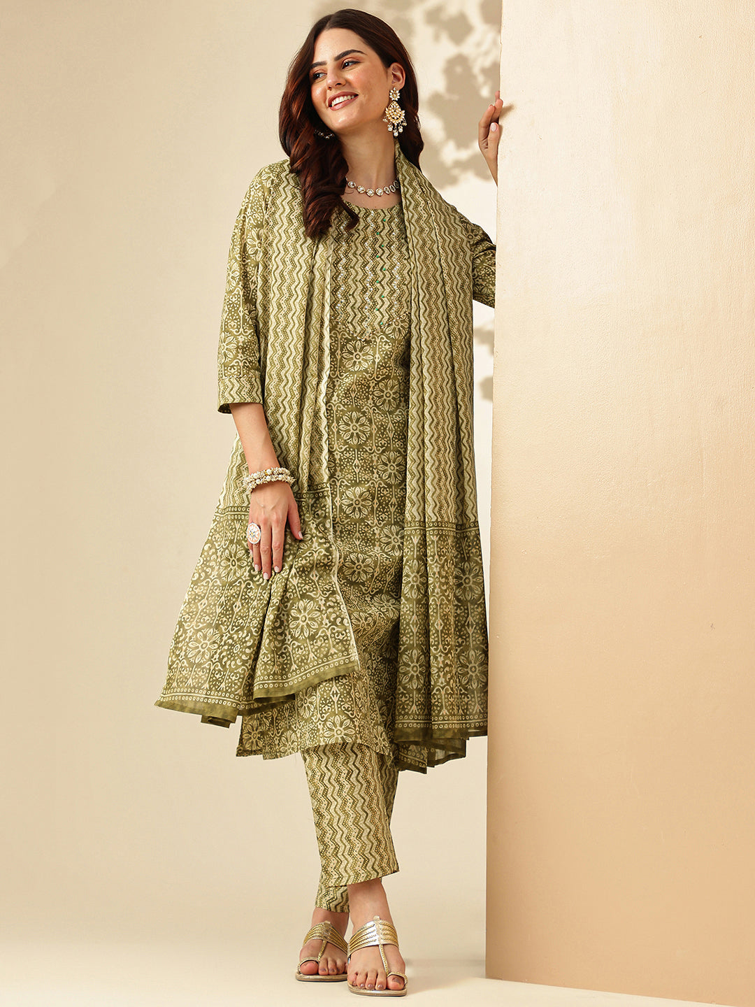 Floral Embroidered Straight Pure Cotton Kurta & Trousers Sets