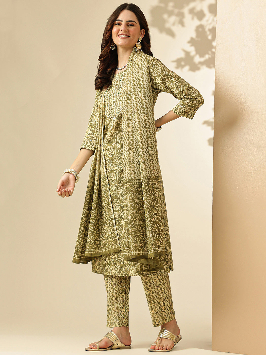 Floral Embroidered Straight Pure Cotton Kurta & Trousers Sets