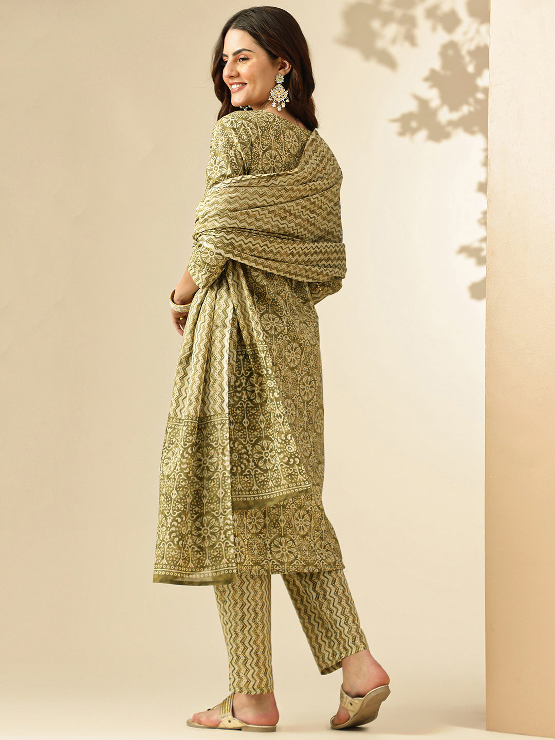 Floral Embroidered Straight Pure Cotton Kurta & Trousers Sets