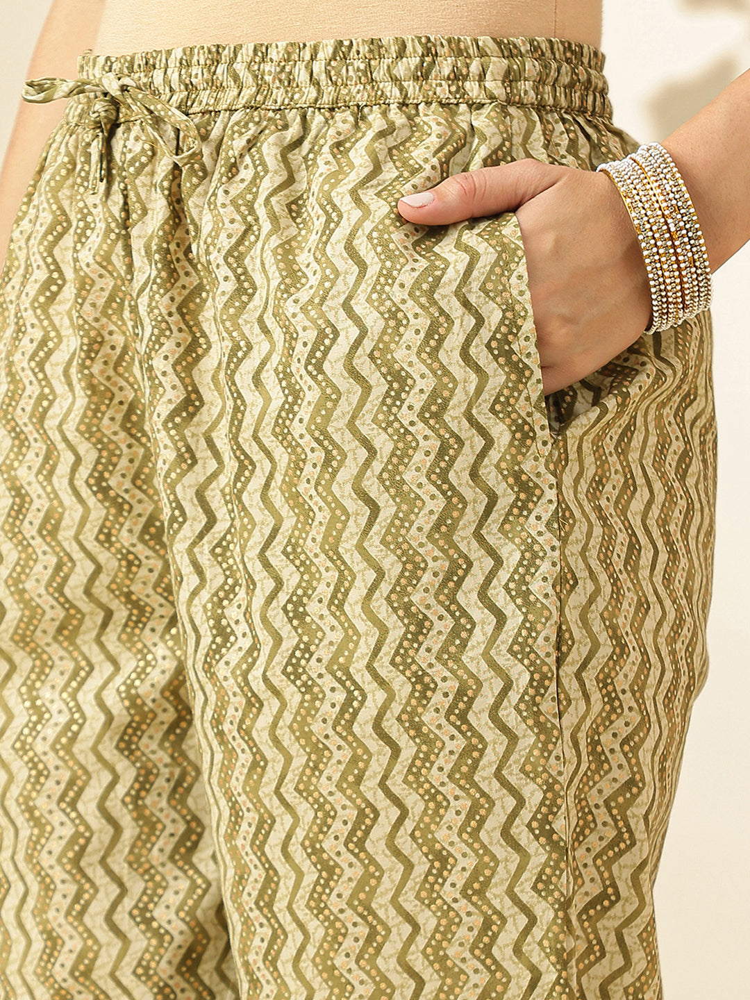 Floral Embroidered Straight Pure Cotton Kurta & Trousers Sets