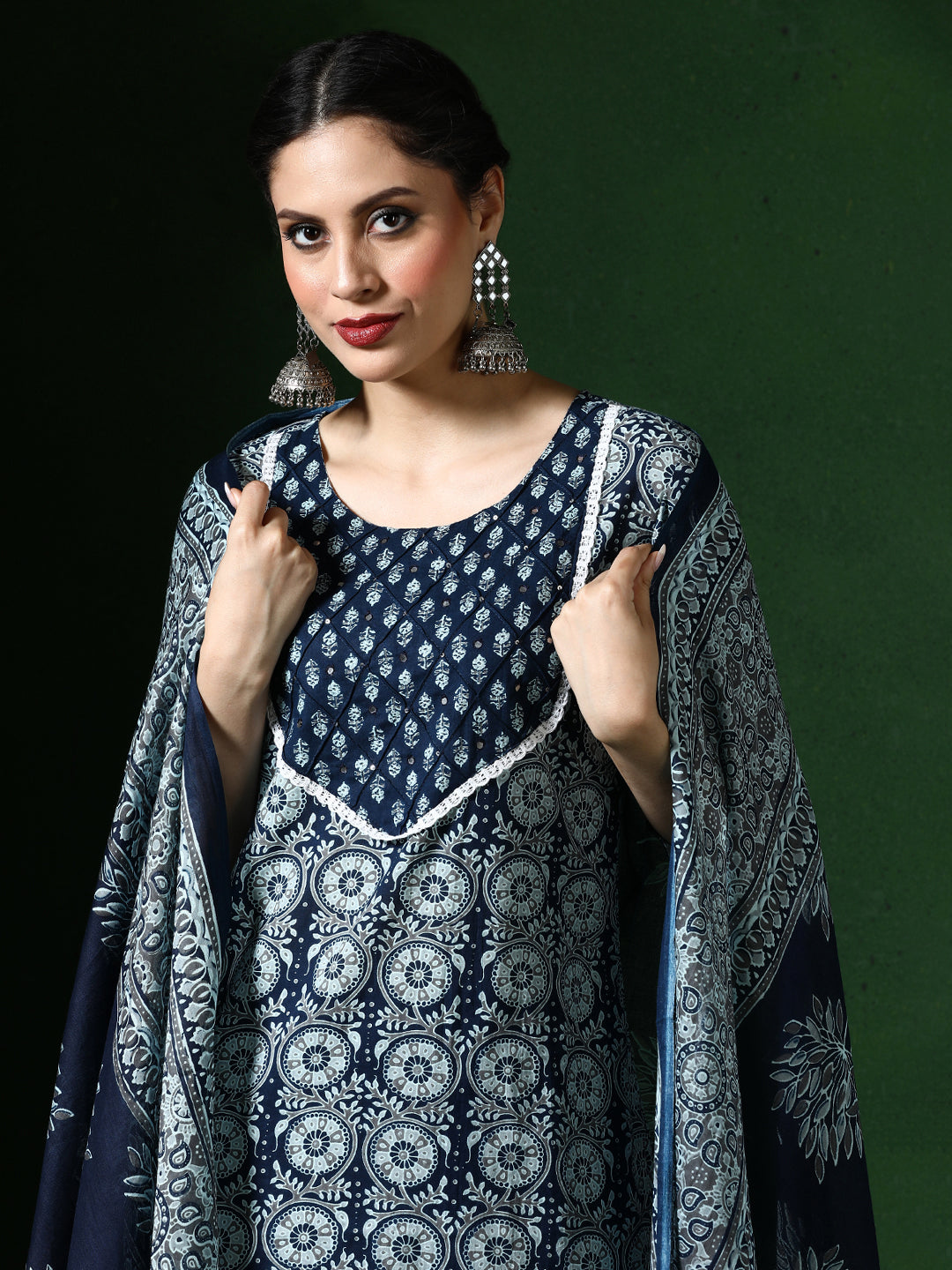 Floral Embroidered Straight Pure Cotton Kurta & Trousers Sets