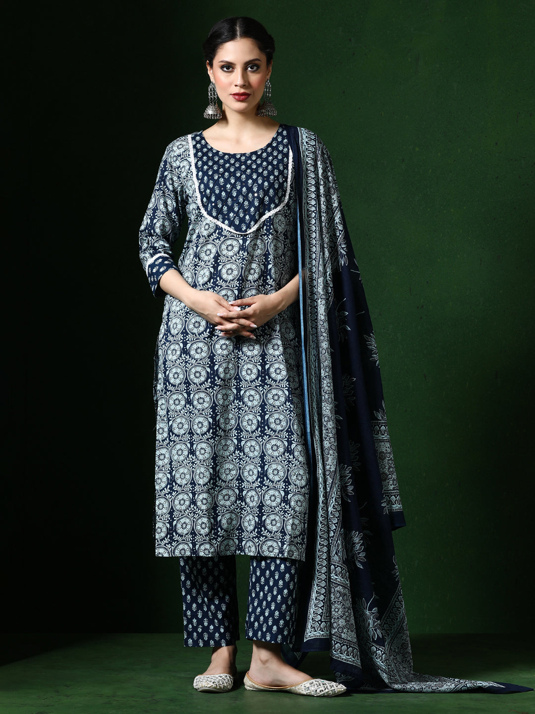 Floral Embroidered Straight Pure Cotton Kurta & Trousers Sets