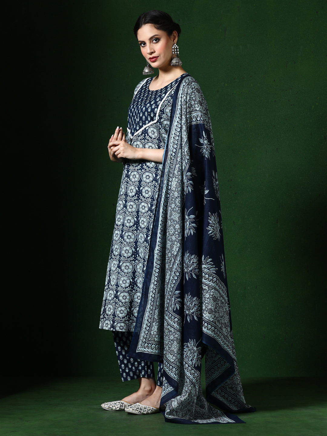 Floral Embroidered Straight Pure Cotton Kurta & Trousers Sets