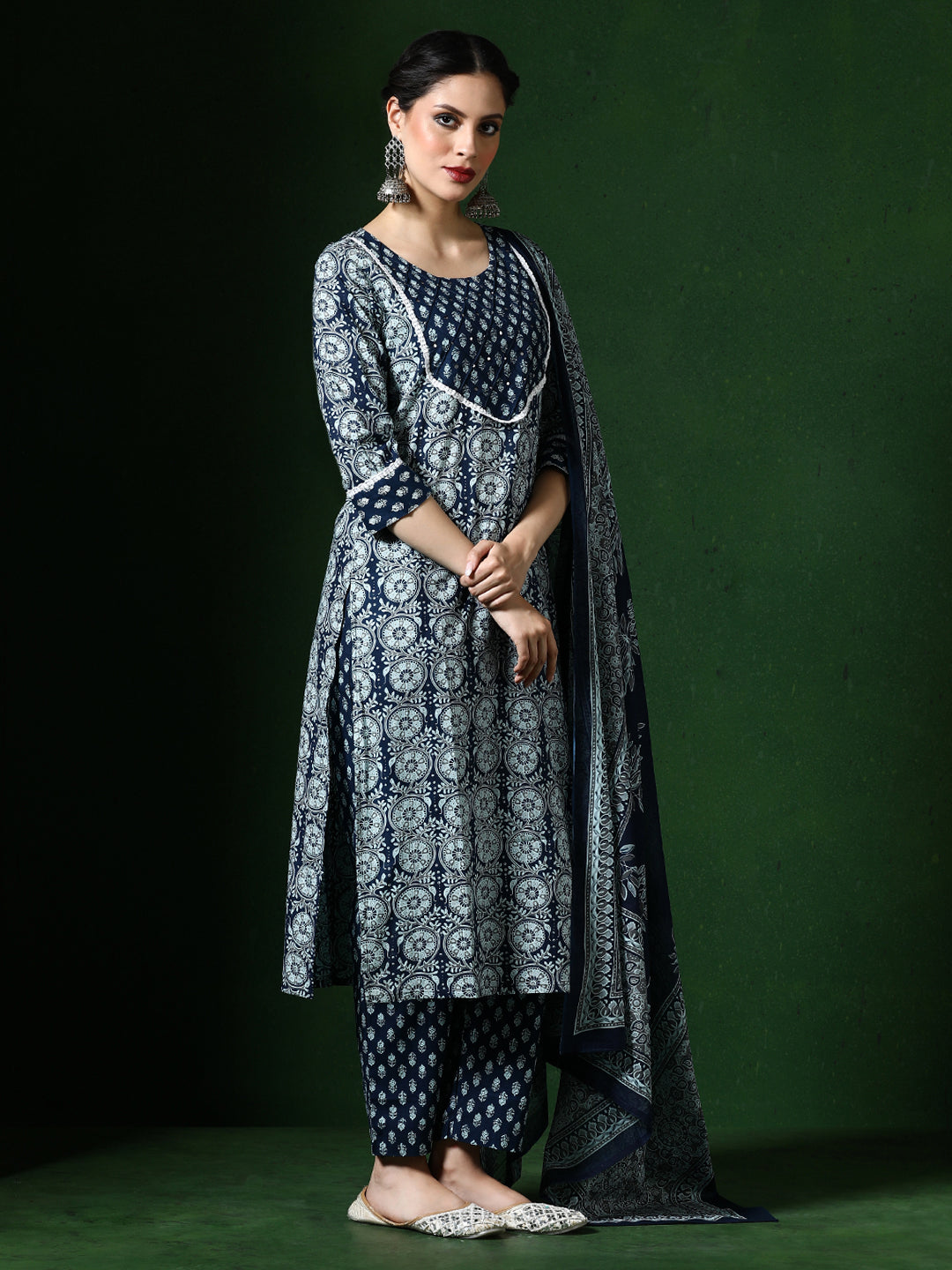 Floral Embroidered Straight Pure Cotton Kurta & Trousers Sets