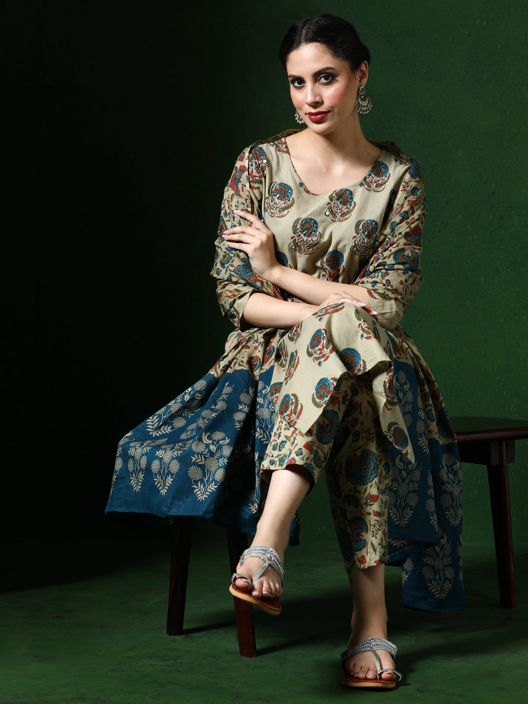 Floral Embroidered Straight Pure Cotton Kurta & Trousers Sets