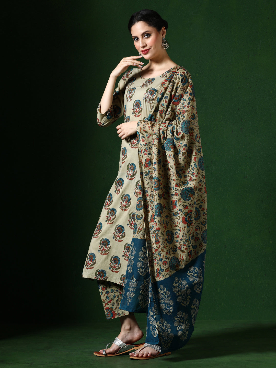 Floral Embroidered Straight Pure Cotton Kurta & Trousers Sets