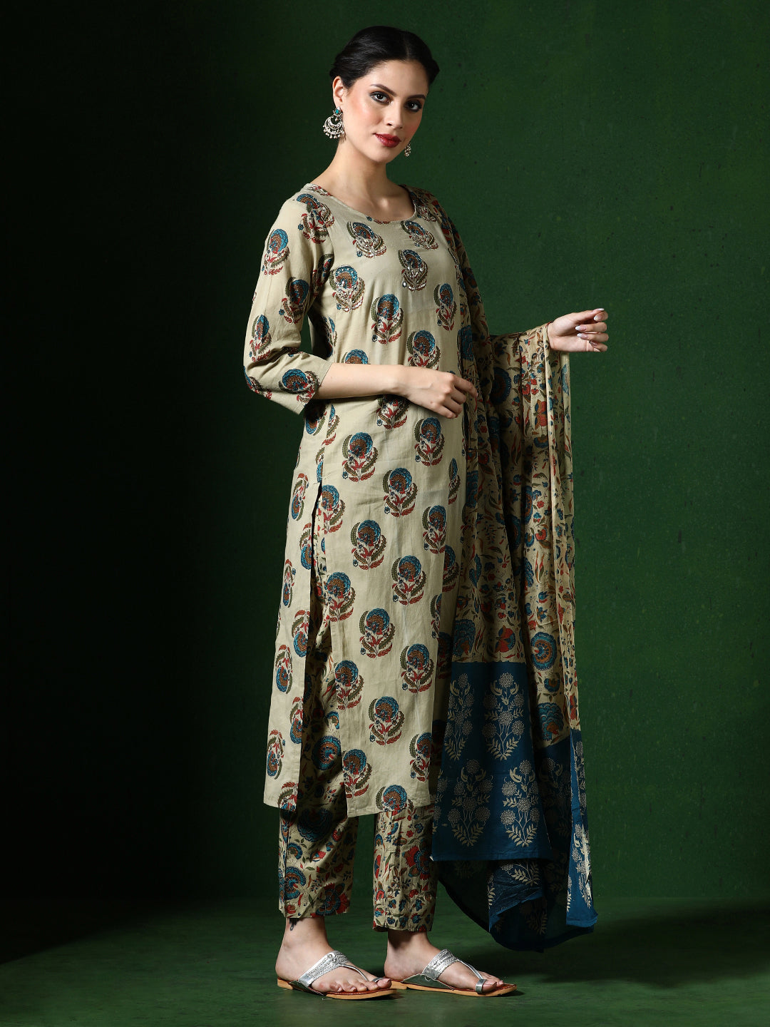Floral Embroidered Straight Pure Cotton Kurta & Trousers Sets