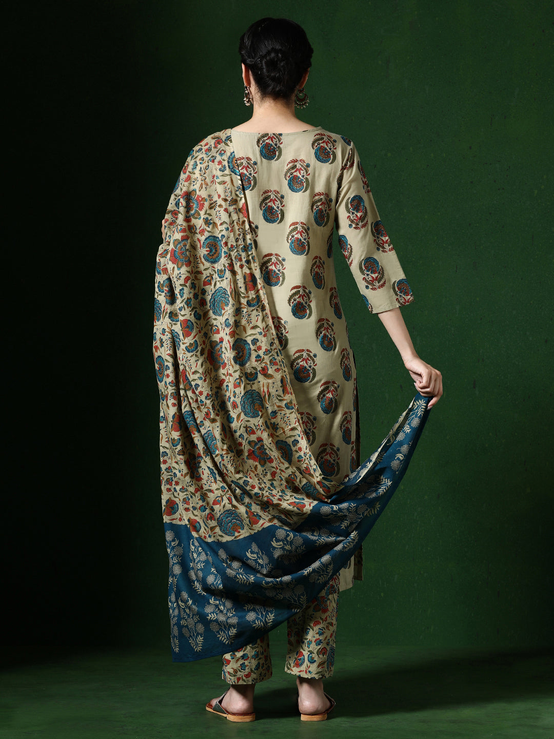 Floral Embroidered Straight Pure Cotton Kurta & Trousers Sets