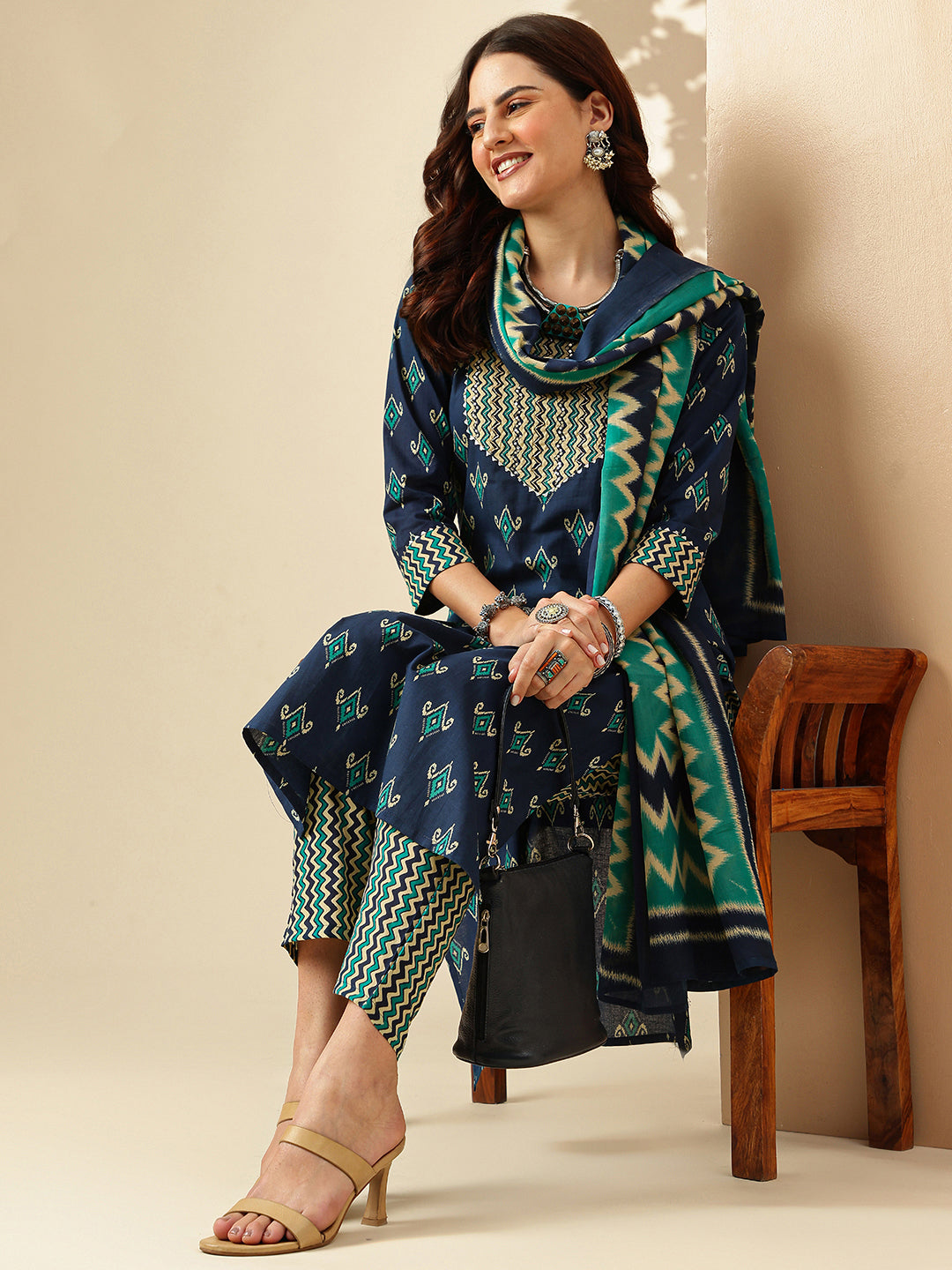 Floral Embroidered Straight Pure Cotton Kurta & Trousers Sets