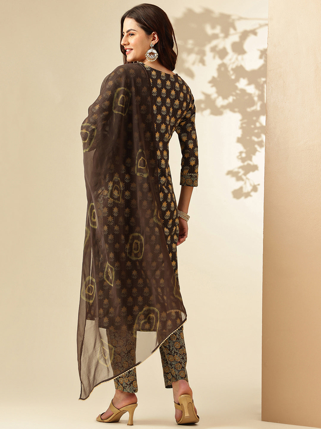 Floral Embroidered Straight Pure Cotton Kurta & Trousers Sets