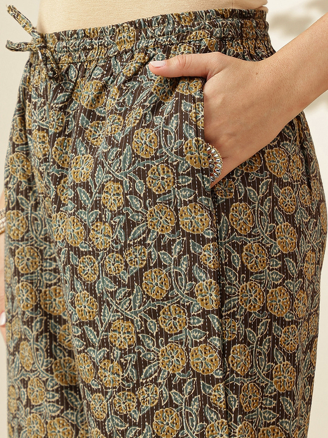 Floral Embroidered Straight Pure Cotton Kurta & Trousers Sets