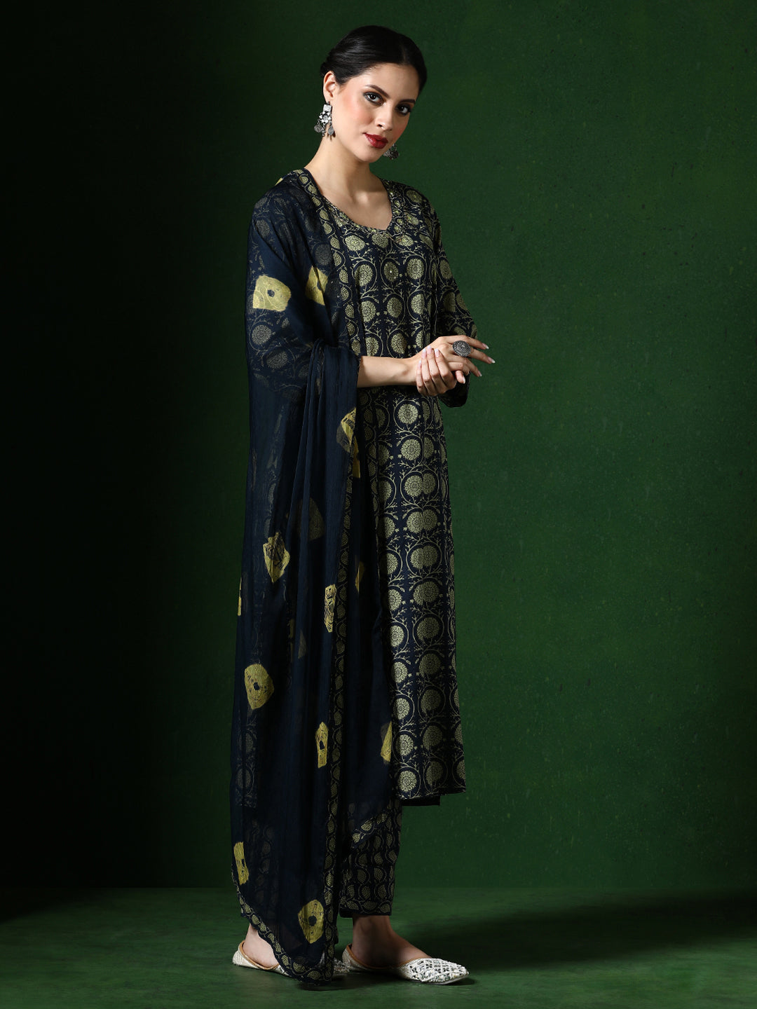 Floral Embroidered Straight Pure Cotton Kurta & Trousers Sets