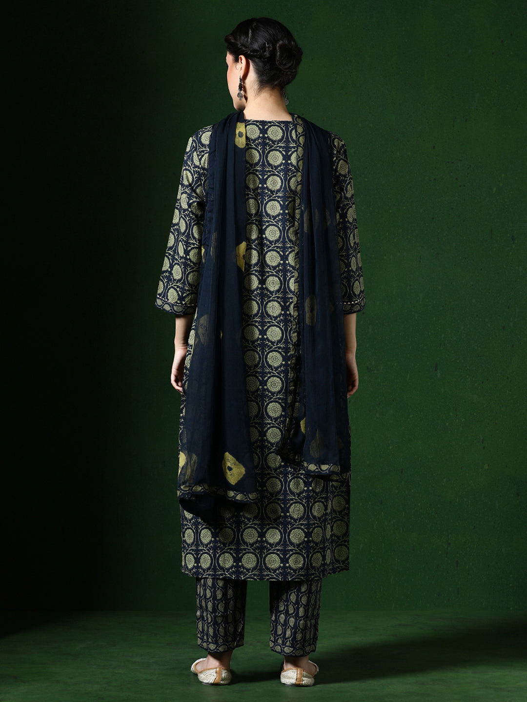 Floral Embroidered Straight Pure Cotton Kurta & Trousers Sets